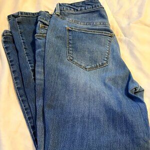 Universal Thread size 8 short blue jeans